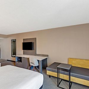 Deluxe  Queen Room Mobility accessible