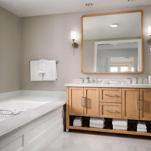 Junior Oceanfront Cottage Suite