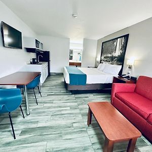 Deluxe King Suite
