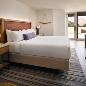Upper Floors King Room
