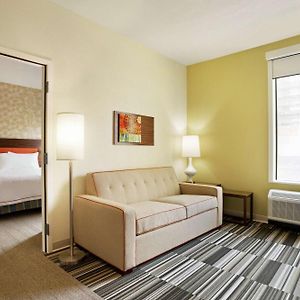 Queen Suite Mobility accessible