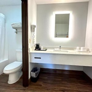 Deluxe Queen Suite