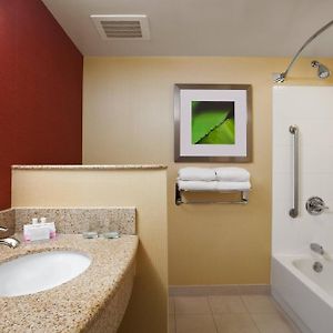 One-Bedroom Queen Suite