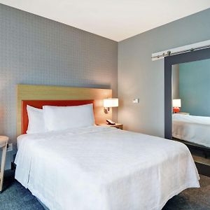 Queen Suite Mobility accessible