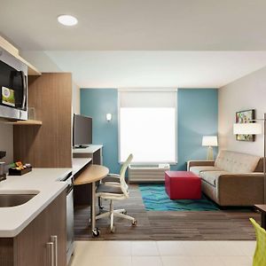 One-Bedroom Queen Suite