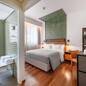 Queen Room Mobility accessible