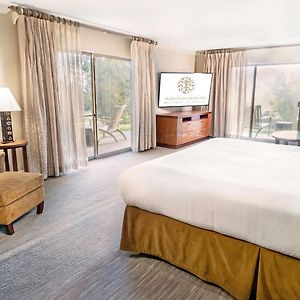 Premium Corner King Room