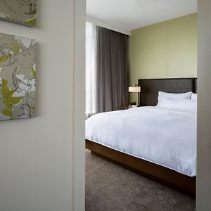 One-Bedroom King Suite