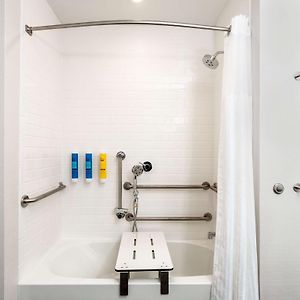 King Room Mobility or hearing accessible