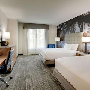 Deluxe  Queen Room Hearing accessible