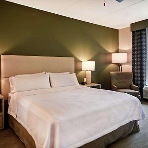 One-Bedroom Corner King Suite