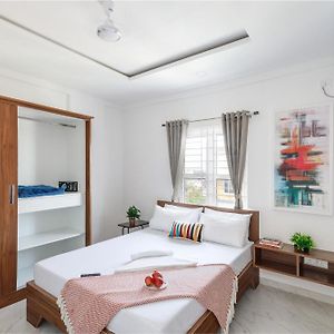 Superior One-Bedroom Apartment