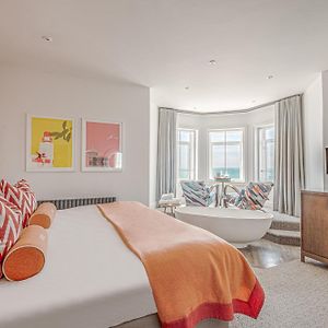 Corner Suite