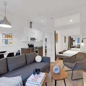 Spacious Modern One-Bedroom Suite
