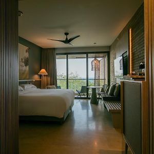 Superior Oceanfront King Room