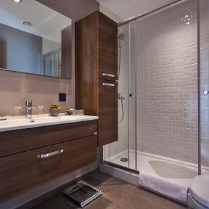One-Bedroom King Suite
