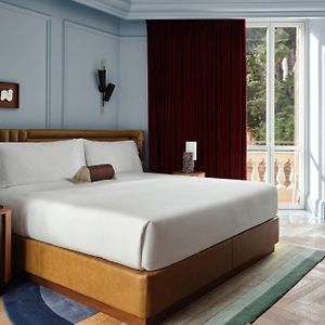Corner King Room