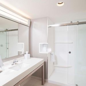 Upper Floors King Room Hearing accessible