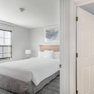 Two-Bedroom Queen Suite