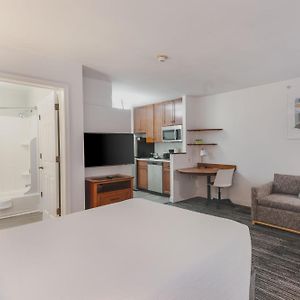 Queen Studio Mobility or hearing accessible