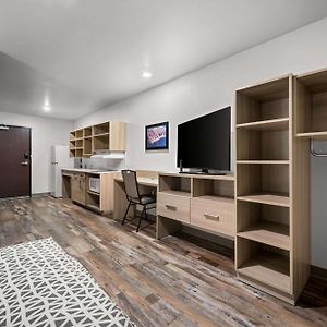 Woodspring Suites Dearborn Detroit