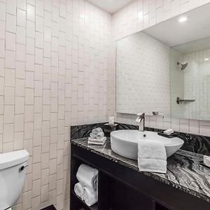 Corner King Room