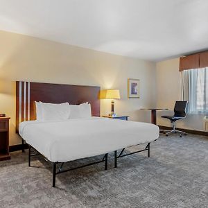 Seaport Inn & Suites