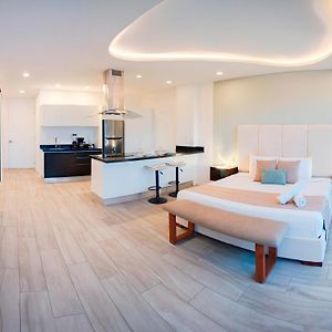 Standard King Suite
