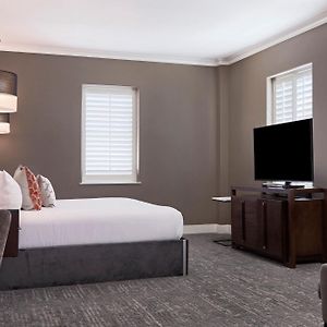 Corner King Room