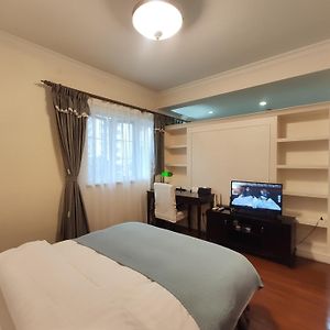 Deluxe Studio