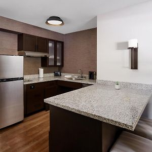 One-Bedroom Queen Suite