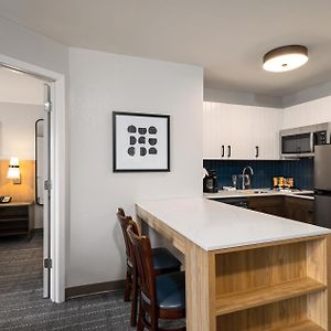 One-Bedroom Queen Suite