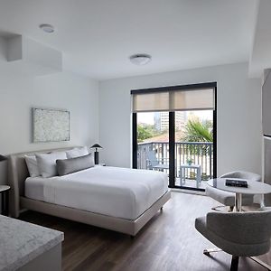 Premium Club Queen Room