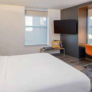 Corner King Room