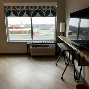 Queen Room Mobility accessible