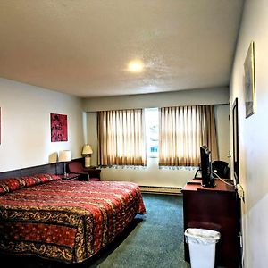 Deluxe Queen Suite