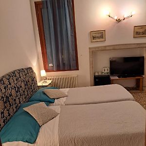 Annex Triple Room