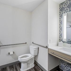 King Room 1st Floor Roll Shower Accessible or Non Smoking