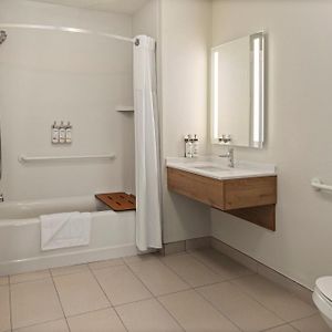 One-Bedroom Queen Room
