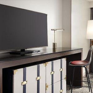 One-Bedroom Corner King Suite