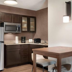 One-Bedroom Queen Suite