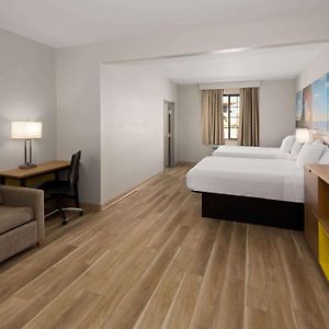Two-Bedroom Queen Suite