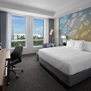 Corner King Room