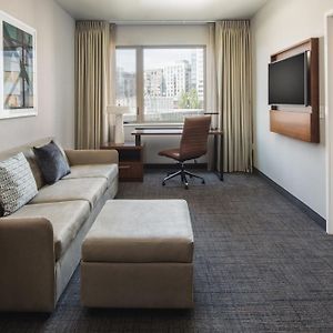 One-Bedroom Queen Suite
