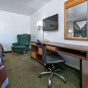 Super 8 By Wyndham Vernon
