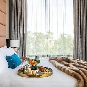 Corner King Room