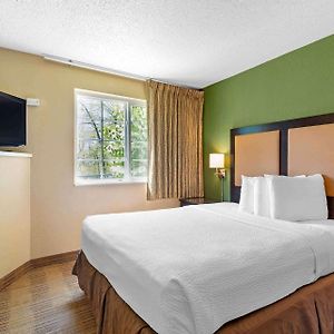 One-Bedroom Queen Suite