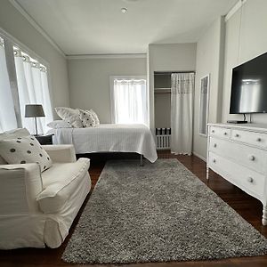 Classic King Studio