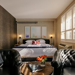 Corner King Room