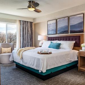 One-Bedroom King Suite